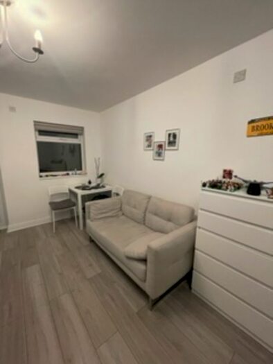 Studio To Rent In Kenmore Gardens, Edgware, HA8