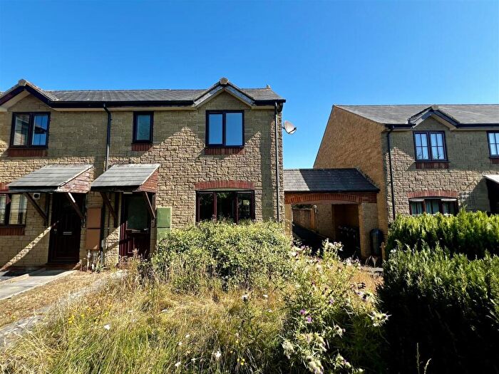 3 Bedroom End Of Terrace House For Sale In Lower Road, Stalbridge, DT10