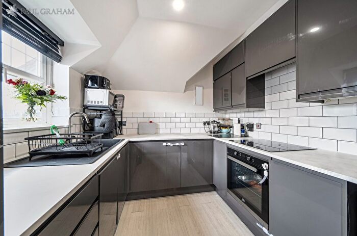 2 Bedroom Flat For Sale In Rochester Road, Carshalton, SM5