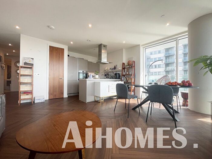 3 Bedroom Flat For Sale In Lightbox, Blue, Media City Uk, M50