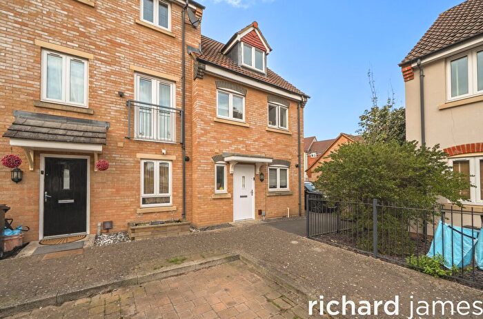 4 Bedroom End Terrace House For Sale In Piernik Close, Haydon End, Swindon, SN25
