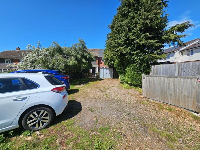 4 Bedroom Semi-Detached House For Sale In Banbury, Oxfordshire, OX16