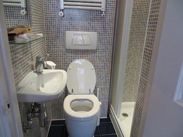 Studio To Rent In Fulham Palace Road, London, W6