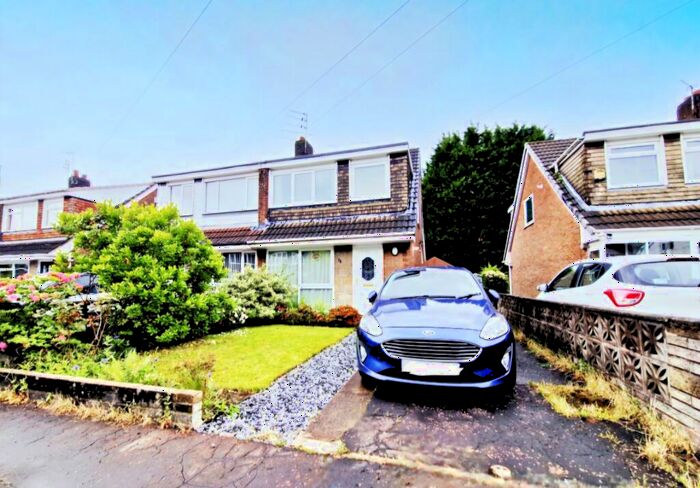 3 Bedroom Semi-Detached House To Rent In Nuttall Avenue, Whitefield, M45