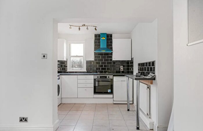 6 Bedroom Flat To Rent In Xx Nova Road, Broad Green, CR0