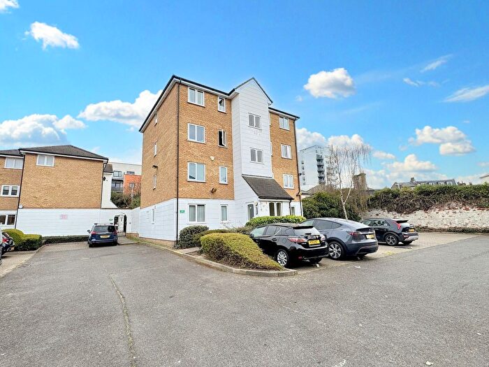 1 Bedroom Flat To Rent In Carolina Close, Stratford, E15