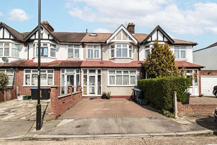 4 Bedroom House To Rent In Martin Grove, Morden, SM4