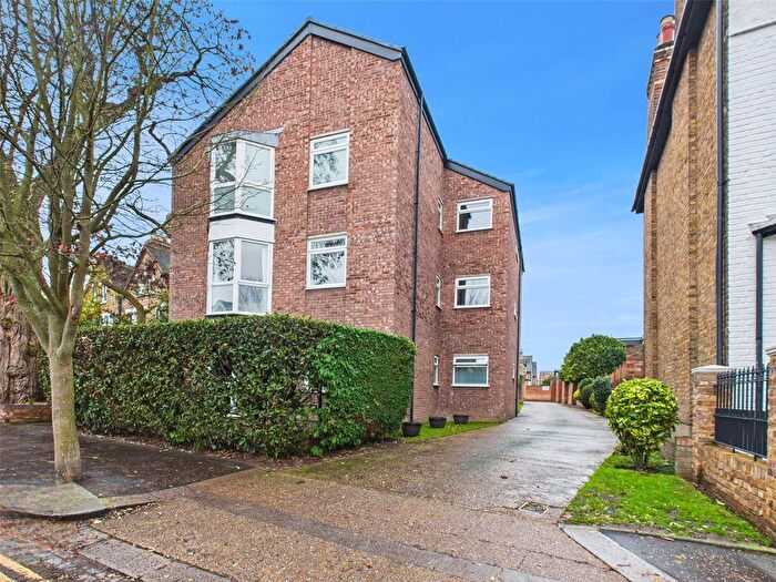 1 Bedroom Flat To Rent In Udney Park Road, Teddington, TW11