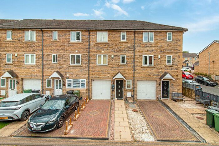 4 Bedroom Town House For Sale In Beech Tree Mews, Batley, WF17