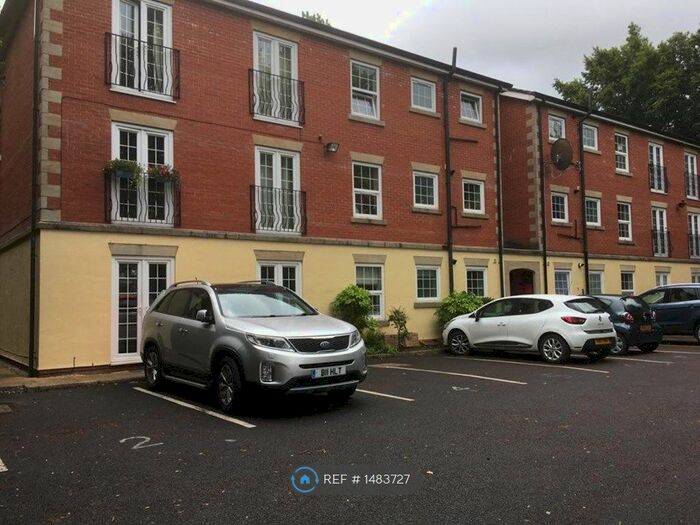 2 Bedroom Flat To Rent In St. Peters House, Bolton, BL2