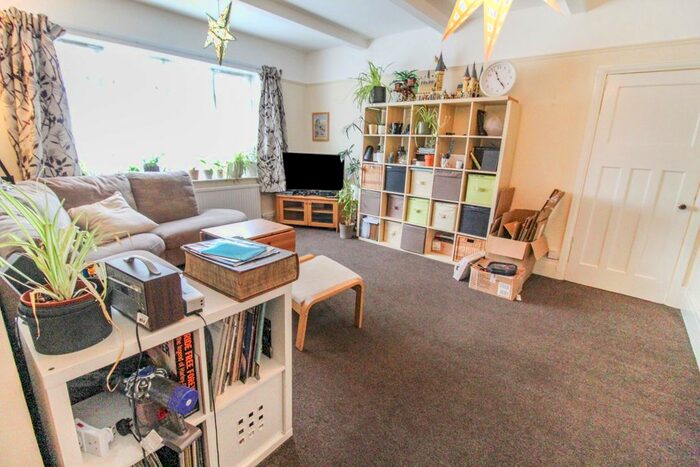 2 Bedroom Flat To Rent In Old Hall Road, Gatley, Cheadle, SK8