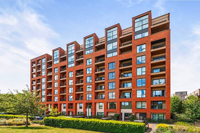 3 Bedroom Flat To Rent In Thonrey Close, Colindale, London, NW9