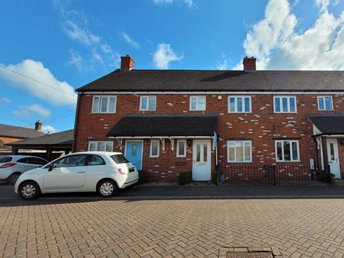 3 Bedroom Terraced House To Rent In Pinson Close, Little Bourton, Oxon, OX17