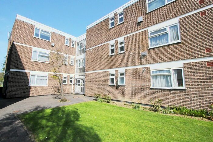 2 Bedroom Flat To Rent In Dover House, Stratton Close, Edgware, Greater London., HA8