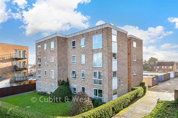 2 Bedroom Flat For Sale In Sydney Road, Sutton, Surrey, SM1