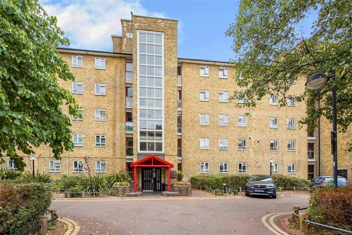 3 Bedroom Flat To Rent In Esher Gardens, Inner Park Road, London, SW19