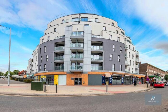 2 Bedroom Flat To Rent In The Broadway, Loughton, IG10