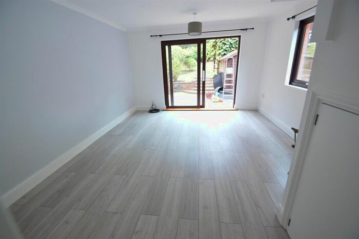 4 Bedroom Semi-Detached House To Rent In Nineacres Way, Coulsdon, CR5