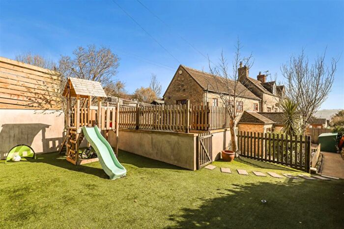 5 Bedroom Semi-Detached House For Sale In Randalls Green, Chalford Hill, GL6