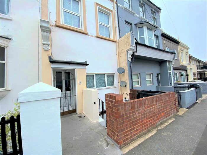 2 Bedroom Flat To Rent In St. Georges Road, Hastings, TN34