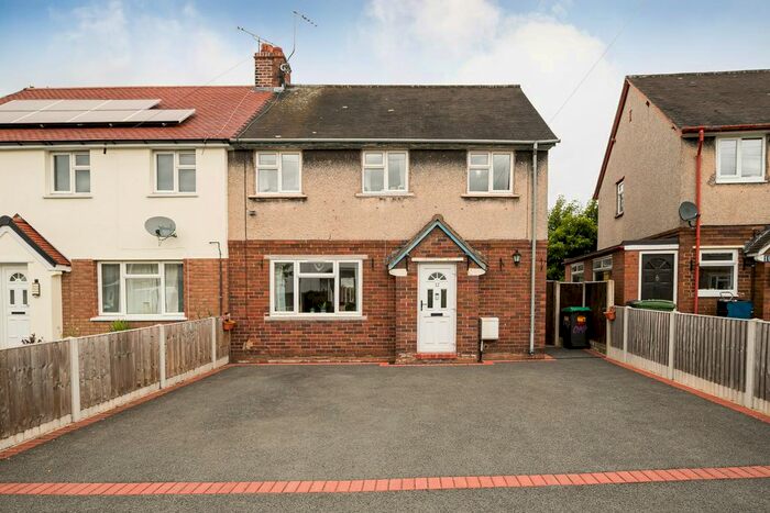 3 Bedroom Semi-Detached House For Sale In Stanley Grove, Ruabon, Wrexham, LL14