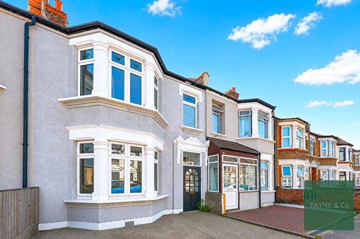 3 Bedroom Terraced House For Sale In Hampton Road, Ilford, IG1