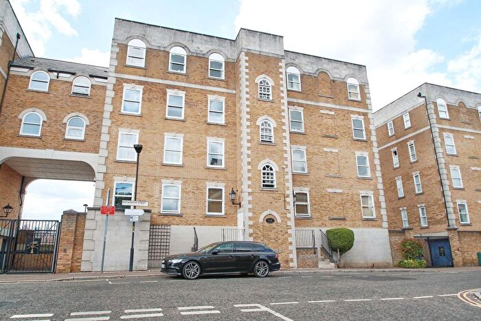 3 Bedroom Flat For Sale In Rotherhithe Street, London, SE16