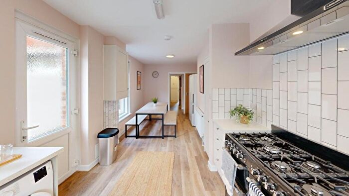 6 Bedroom House To Rent In St Johns Road, EX1