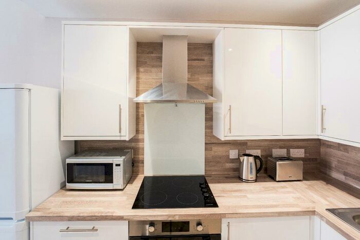 3 Bedroom Flat To Rent In Dalkeith Road, Newington, Edinburgh, EH16