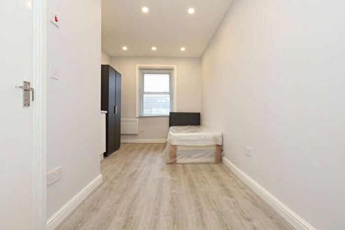 Studio To Rent In Alexandra Avenue, Southall, UB1
