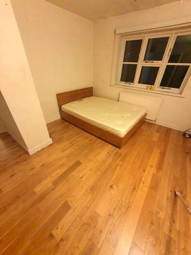 4 Bedroom Maisonette To Rent In Finsbury Park Road, London, N4
