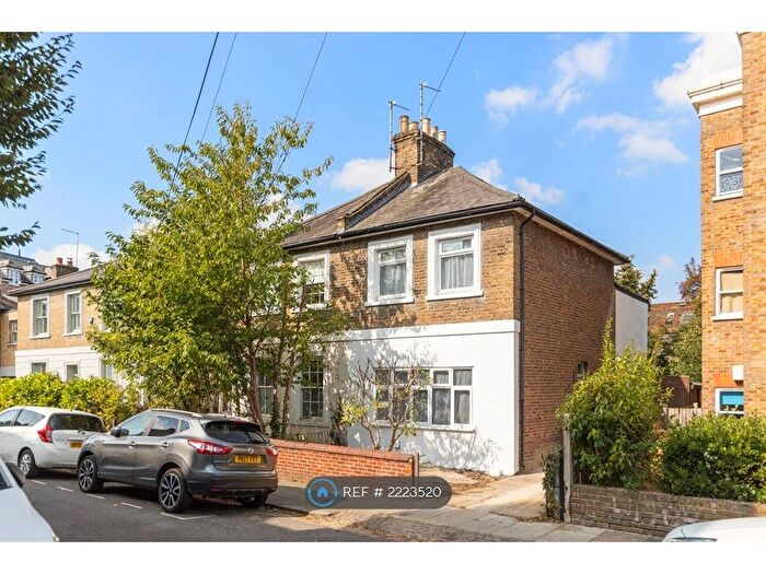 3 Bedroom Semi-Detached House To Rent In New Road, London, N8