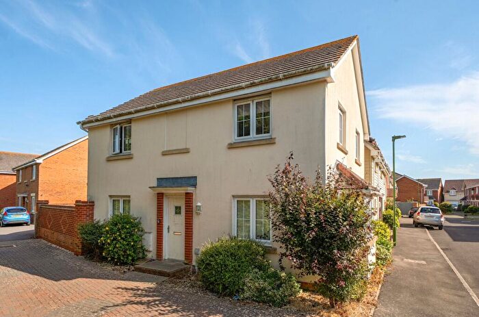 4 Bedroom Detached House For Sale In Greenway Walk, Bracklesham Bay, PO20
