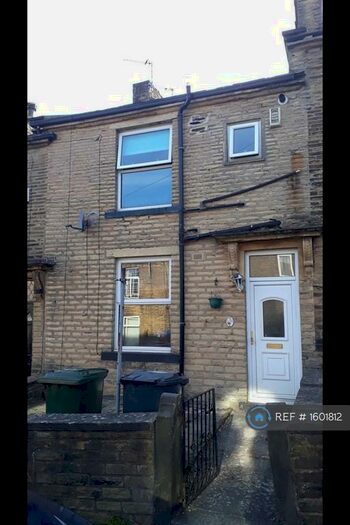 1 Bedroom Terraced House To Rent In High Street, Thornton, Bradford, BD13