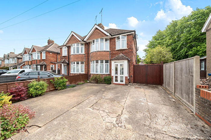 3 Bedroom Semi-Detached House For Sale In Chiltern Road, Dunstable, Bedfordshire, LU6