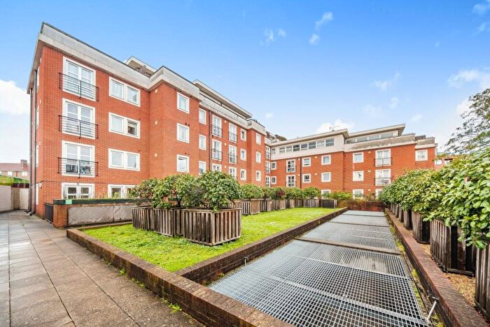 1 Bedroom Flat To Rent In London Road, Kingston Upon Thames, Surrey, KT2