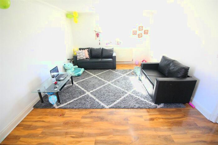 2 Bedroom Flat To Rent In Langley Road, SL3