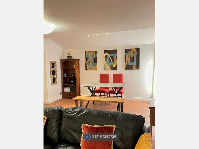 2 Bedroom End Of Terrace House To Rent In Ferndale Road, Swindon SN2