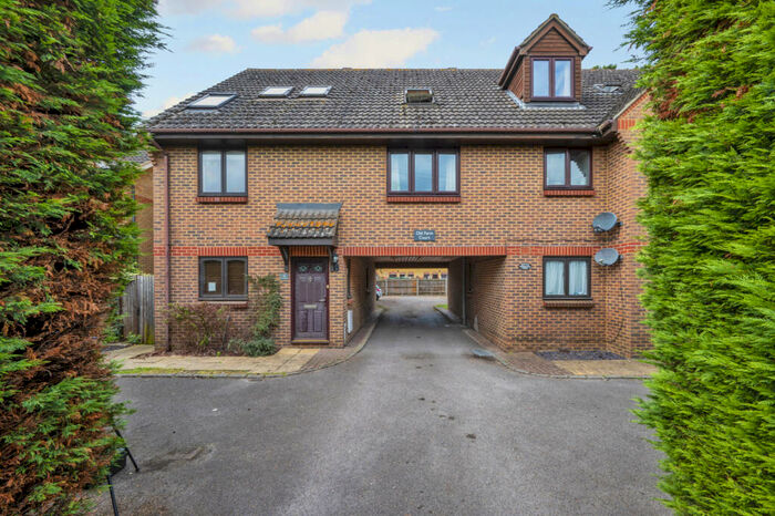 2 Bedroom Apartment To Rent In Farm Road, Esher, Surrey, KT10