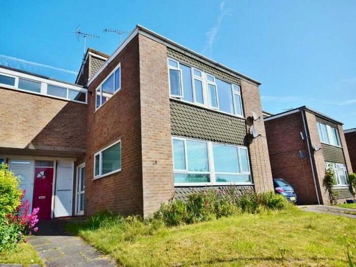 2 Bedroom Maisonette To Rent In Hailstone Road, Oakridge, Basingstoke, RG21