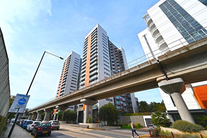 1 Bedroom Apartment To Rent In Neutron Tower Blackwall, London, Greater London, E14