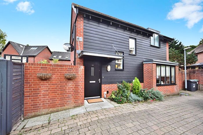2 Bedroom Detached House For Sale In Hawley Drive, Leybourne, West Malling, ME19