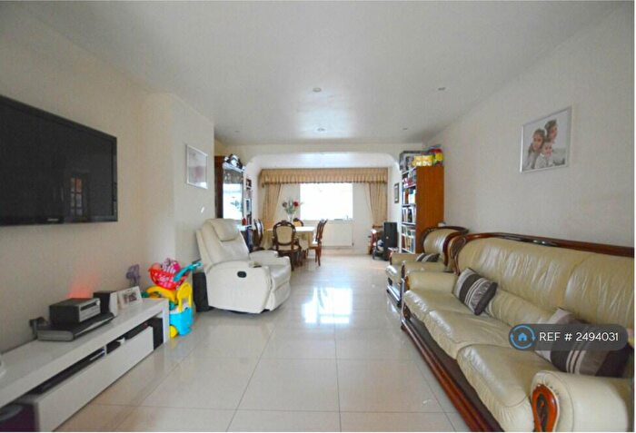 4 Bedroom End Of Terrace House To Rent In Sturgess Avenue, London, NW4