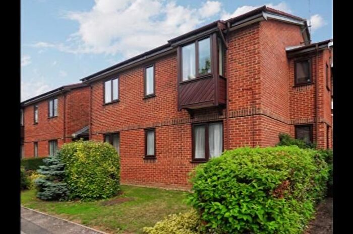2 Bedroom Flat To Rent In Poets Chase, Aylesbury, HP21