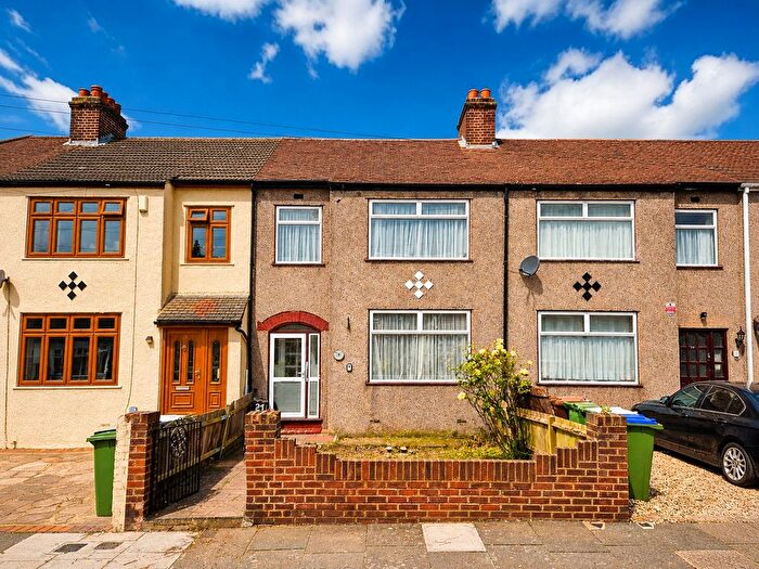 3 Bedroom Terraced House For Sale In Powys Close, Bexleyheath, DA7
