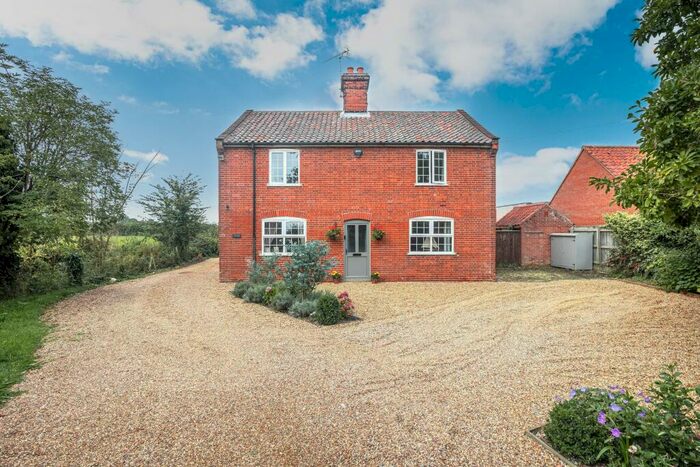 4 Bedroom Detached House For Sale In Hall Farm Cottage, Market Street, Tunstead, Norwich, NR12