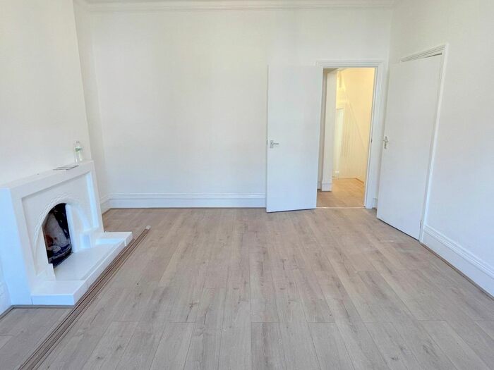 2 Bedroom Flat To Rent In Durlston Road, Hackney, E5