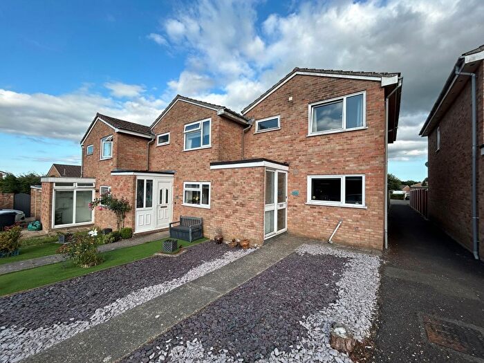 3 Bedroom End Of Terrace House For Sale In Park View, Crewkerne, TA18