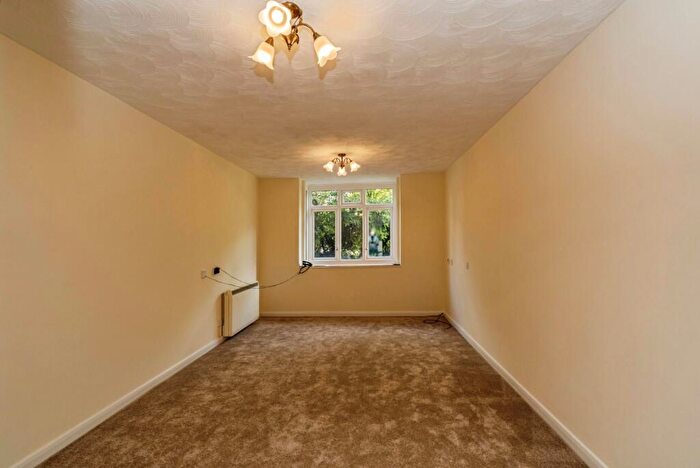1 Bedroom Flat For Sale In Headley Road, Grayshott, Hindhead, Hampshire, GU26