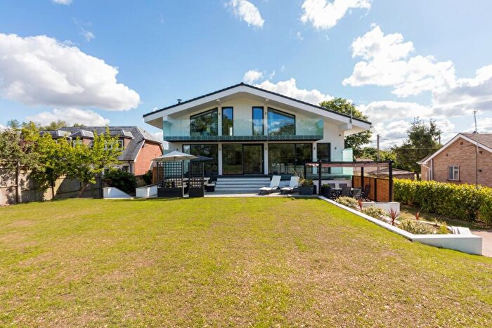 4 Bedroom Detached House To Rent In Ham Island Old Windsor, SL4
